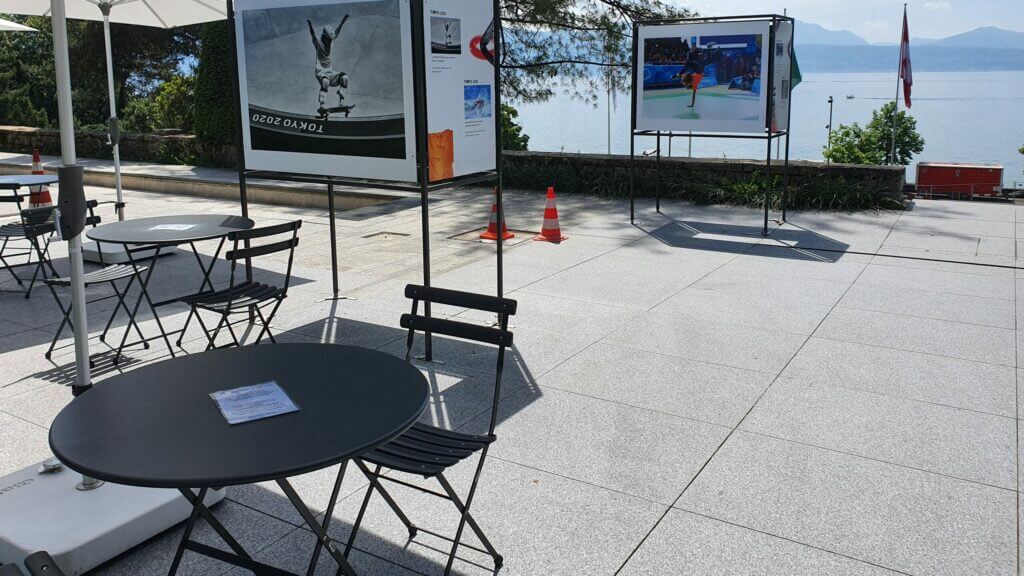 Kleines Café im Parc Olympique vor dem Olympischen Museum