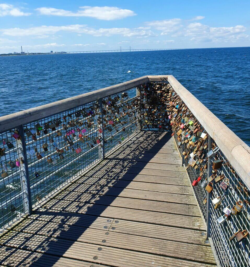 Malmö Titanic Lovelock Point mit Sicht auf die Öresundbrücke