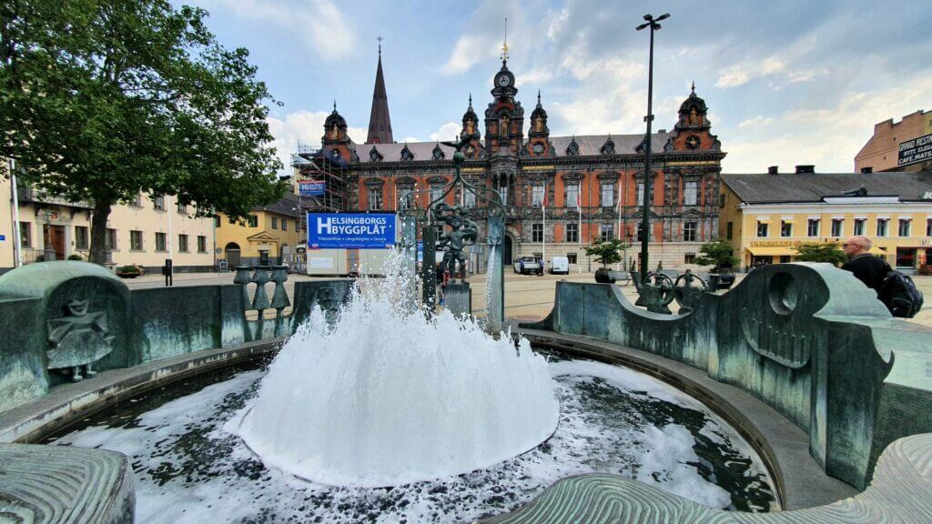 Rathaus und Springbrunnen am Stortorget in Malmö