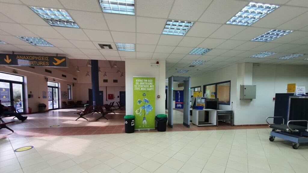 Eingangshalle und Check-in am Flughafen von Kasos