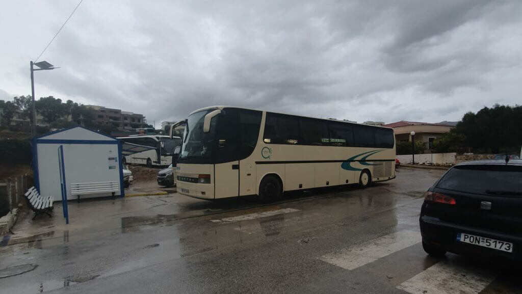 Öffentlicher Bus in Karpathos-Stadt